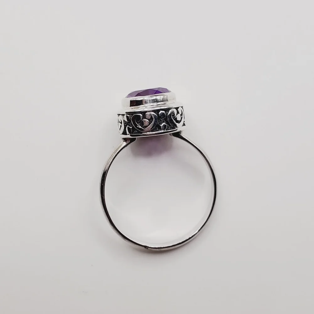 Bezel Set Oval Shaped Amethyst 925 Sterling Silver Heart Design Ring
